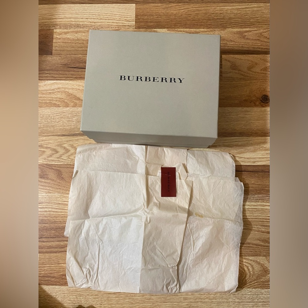 Burberry Classic Tan Box And Tissue